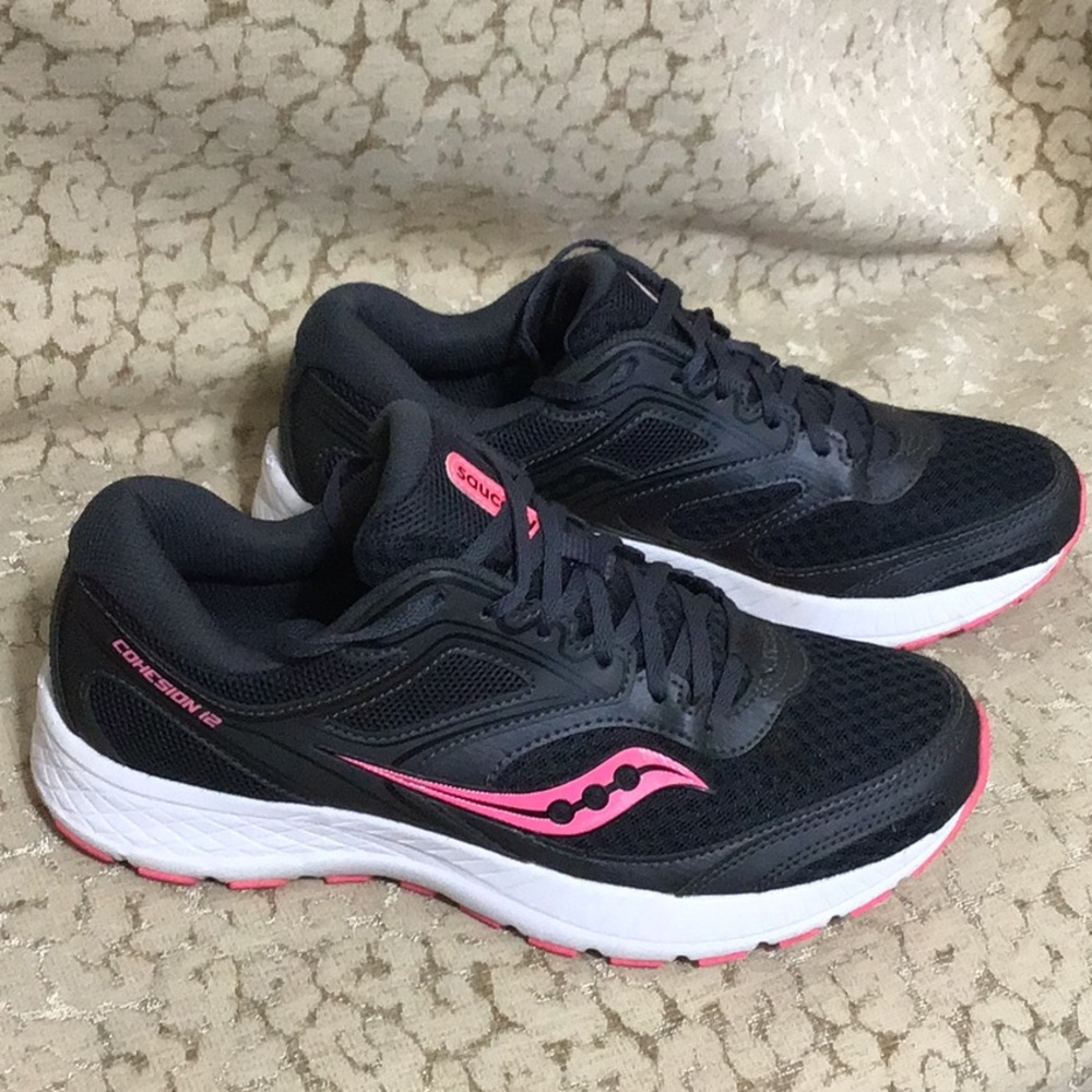 Brooks Cohesion 12 Black Ladies Sz 10 Mint! FIRM